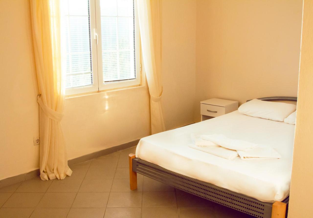Hostel "Kraljica Snezna " Sutomore Luaran gambar
