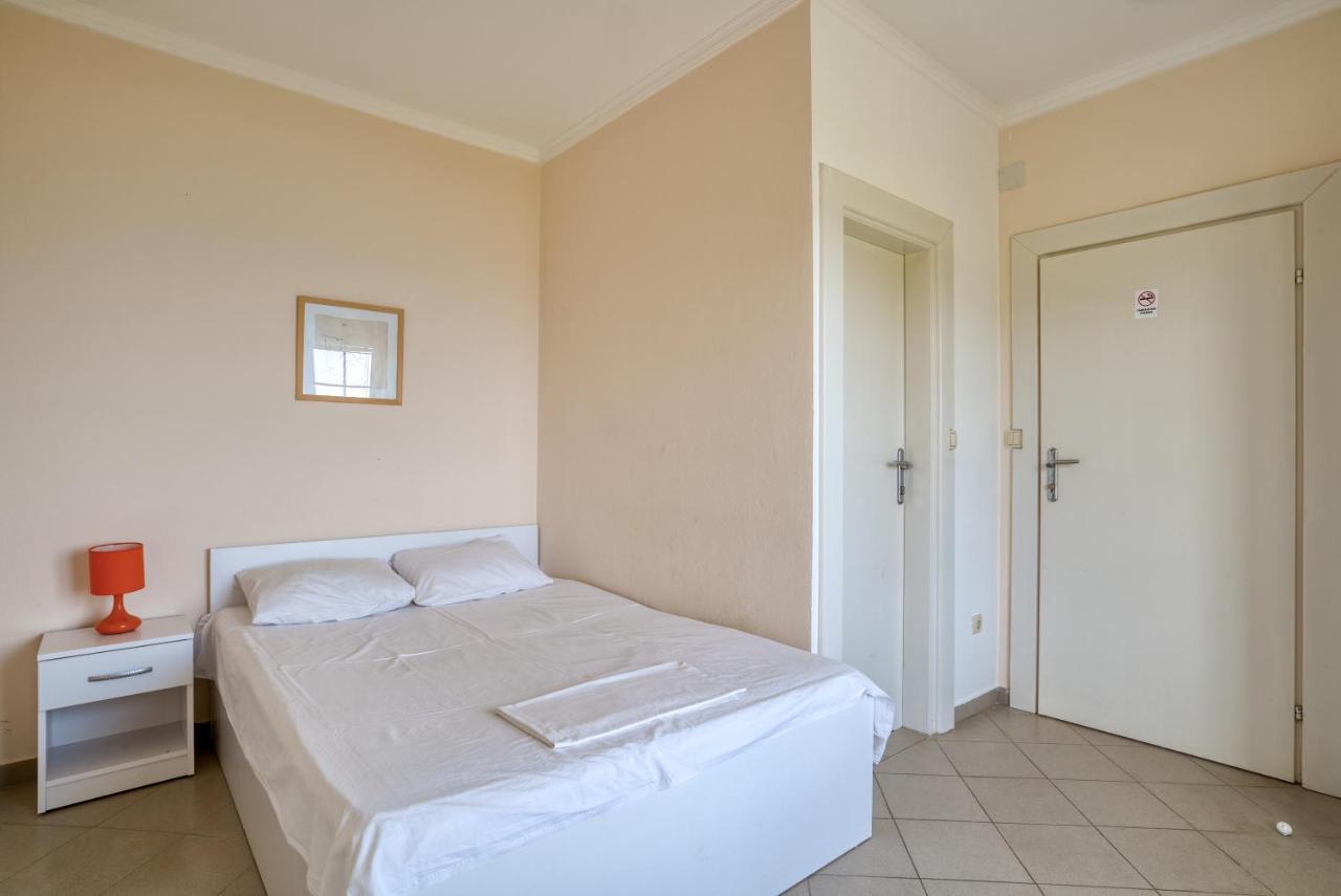 Hostel "Kraljica Snezna " Sutomore Luaran gambar